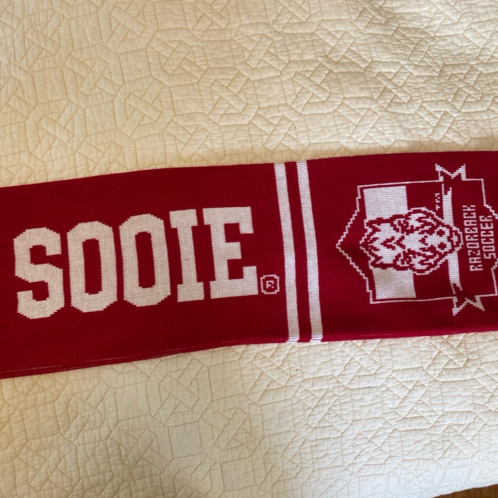 Red Razorback Soccer Scarf 1996-2016 - Picture 11 of 13